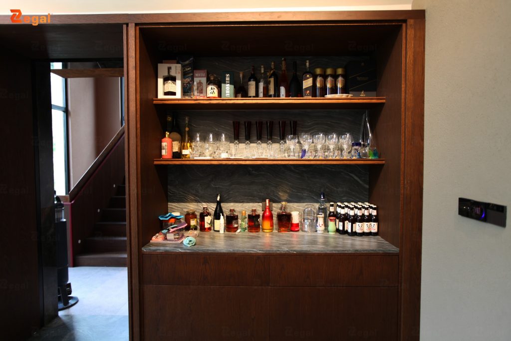 Ánh sáng trắng sáng rõ, dễ dàng giúp bạn làm việc nấu nướng