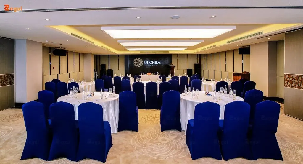 Lớp nền trong chiếu sáng nhà hàng, khách sạn cung cấp ánh sáng cơ bản cho toàn bộ không gian