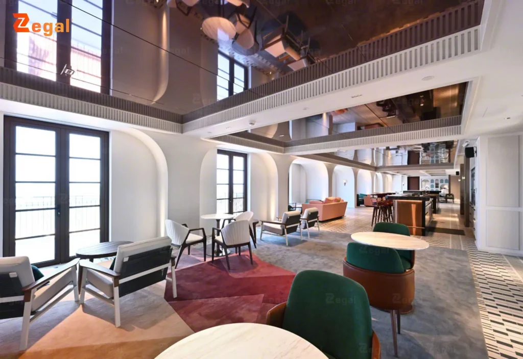 Trần tiêu âm là một hệ thống vật liệu được thiết kế chuyên biệt để hấp thụ và kiểm soát âm thanh