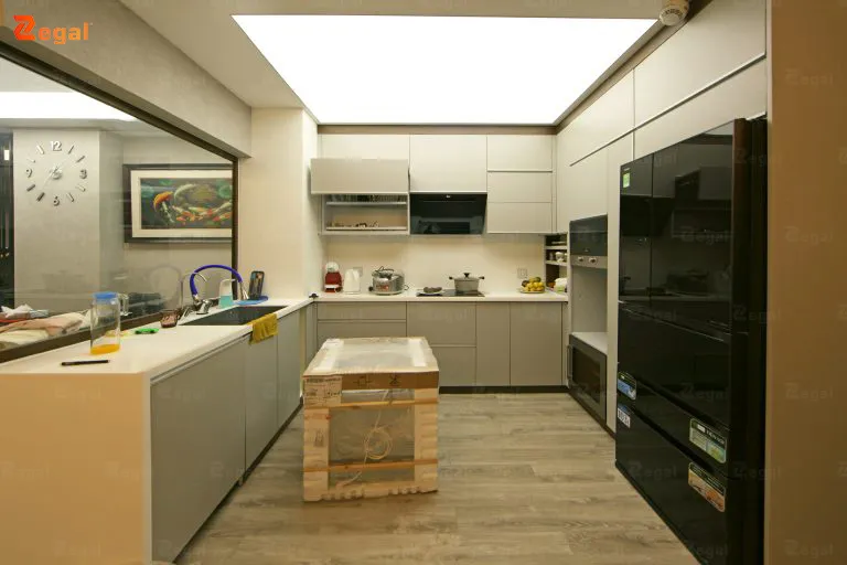 Ánh sáng tự nhiên còn giúp không gian bếp trở nên thoải mái và dễ chịu hơn