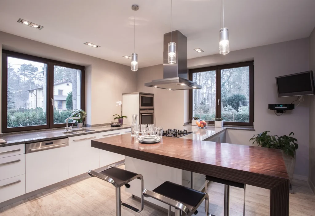 Hạn chế ô nhiễm ánh sáng bằng cách chọn đèn có cấu trúc phản xạ sâu giúp giảm UGR (Nguồn: Internet)