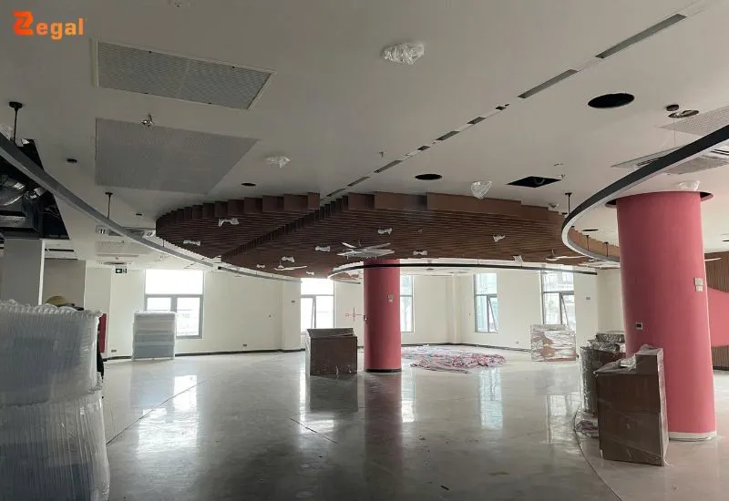 Trước khi lắp đặt trần xuyên sáng cần kiểm tra chiều cao trần hiện hữu