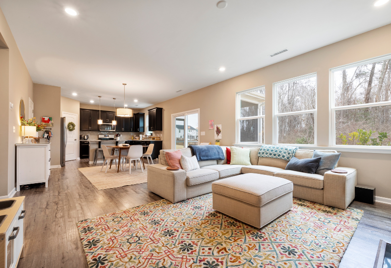 Không gian cần ánh sáng dịu và yên tĩnh nên cân nhắc kỹ trước khi dùng trần phản chiếu