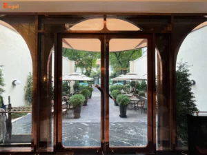 Trần xuyên sáng ngoài trời sử dụng tấm chuyên dụng cho môi trường bên ngoài