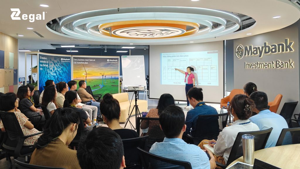 Việc sử dụng LED điều chỉnh được nhiệt độ màu (từ 3000K đến 6500K) giúp văn phòng có thể thay đổi không khí