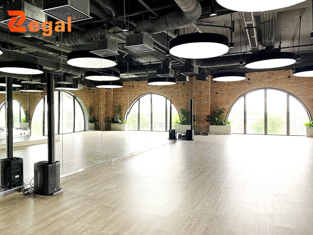 Thanks to its ability to diffuse light evenly and its flexible color range, the product is suitable for a variety of uses.