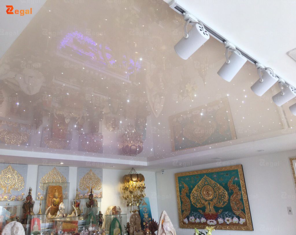 The lighting effect is subtly processed, creating a feeling of higher, more spaciousness, and luxury for the entire space