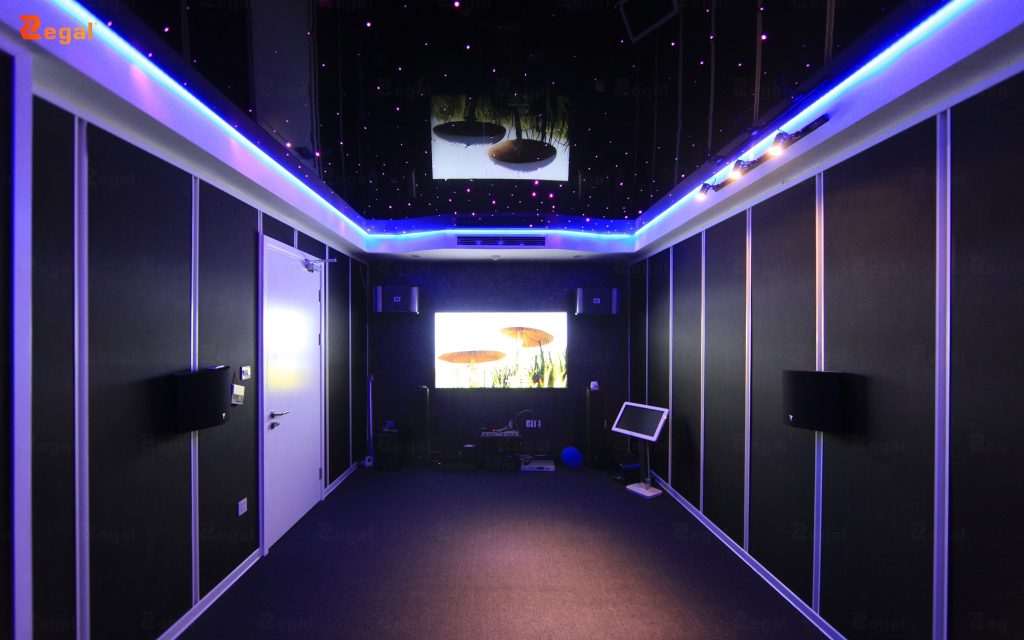 Starry ceilings offer a new, more sophisticated experience and are less likely to become "outdated" than conventional karaoke rooms.