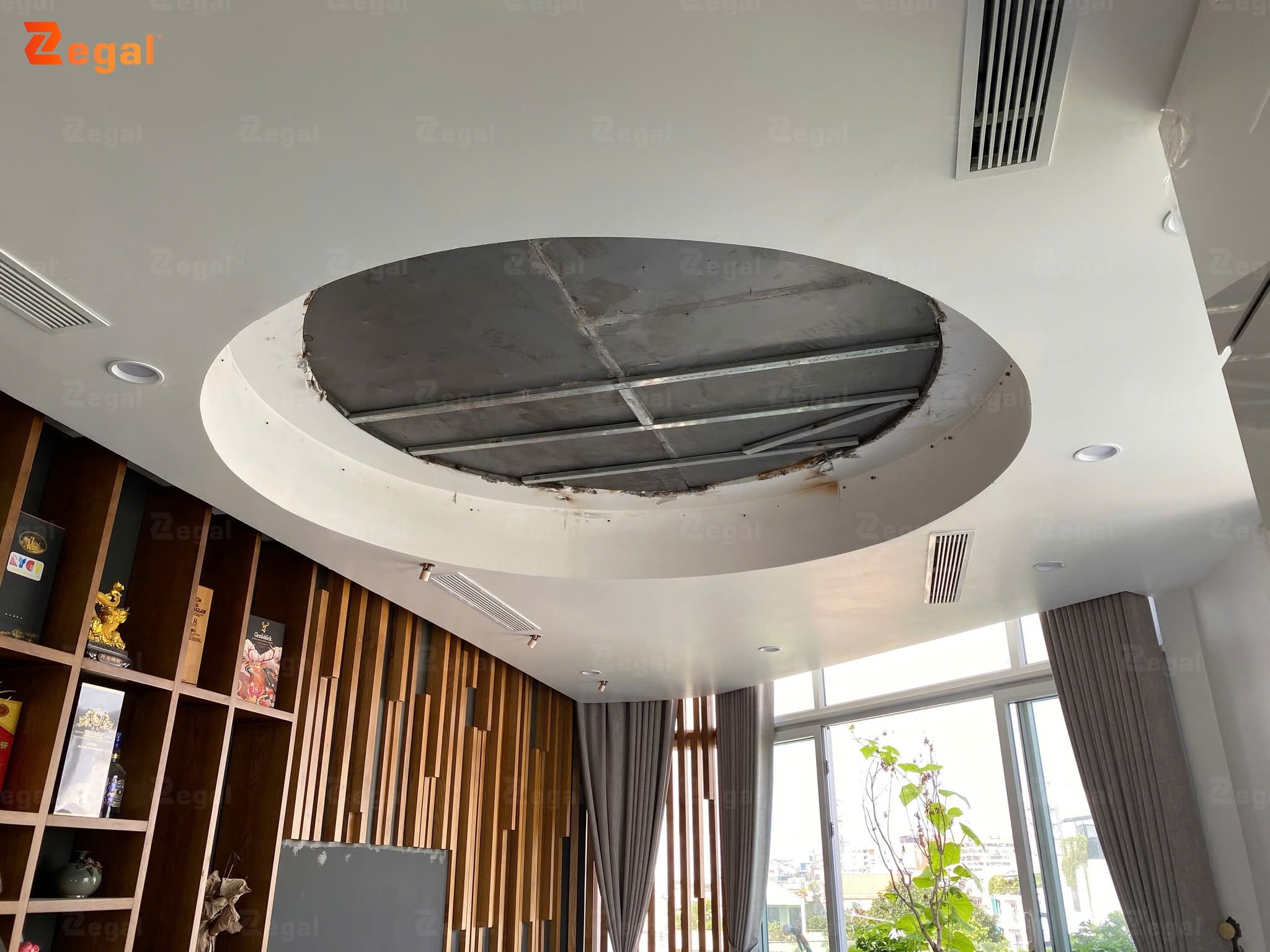 Hệ khung xương định hình của trần in xuyên sáng 