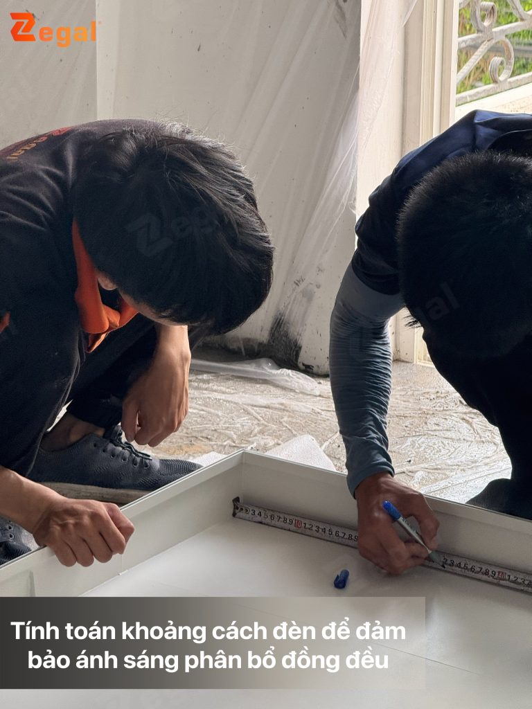 Mật độ đèn led cần phải được tính toán kĩ càng và thực hiện bởi đội ngũ thi công nhiều kinh nghiệm để đảm bảo ánh sáng được lan tỏa đều và không bị lộ mắt led.