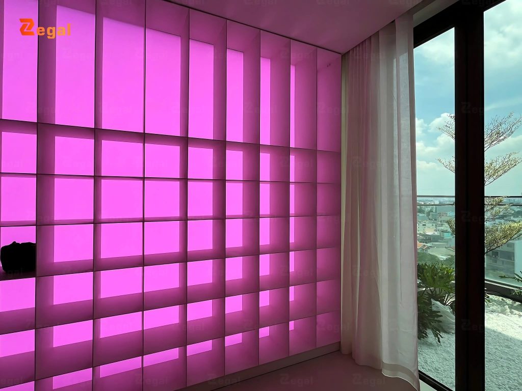 Hệ LED có thể là ánh sáng trắng, điều chỉnh nhiệt độ màu hoặc RGB/RGBW đổi màu tùy theo nhu cầu thiết kế.