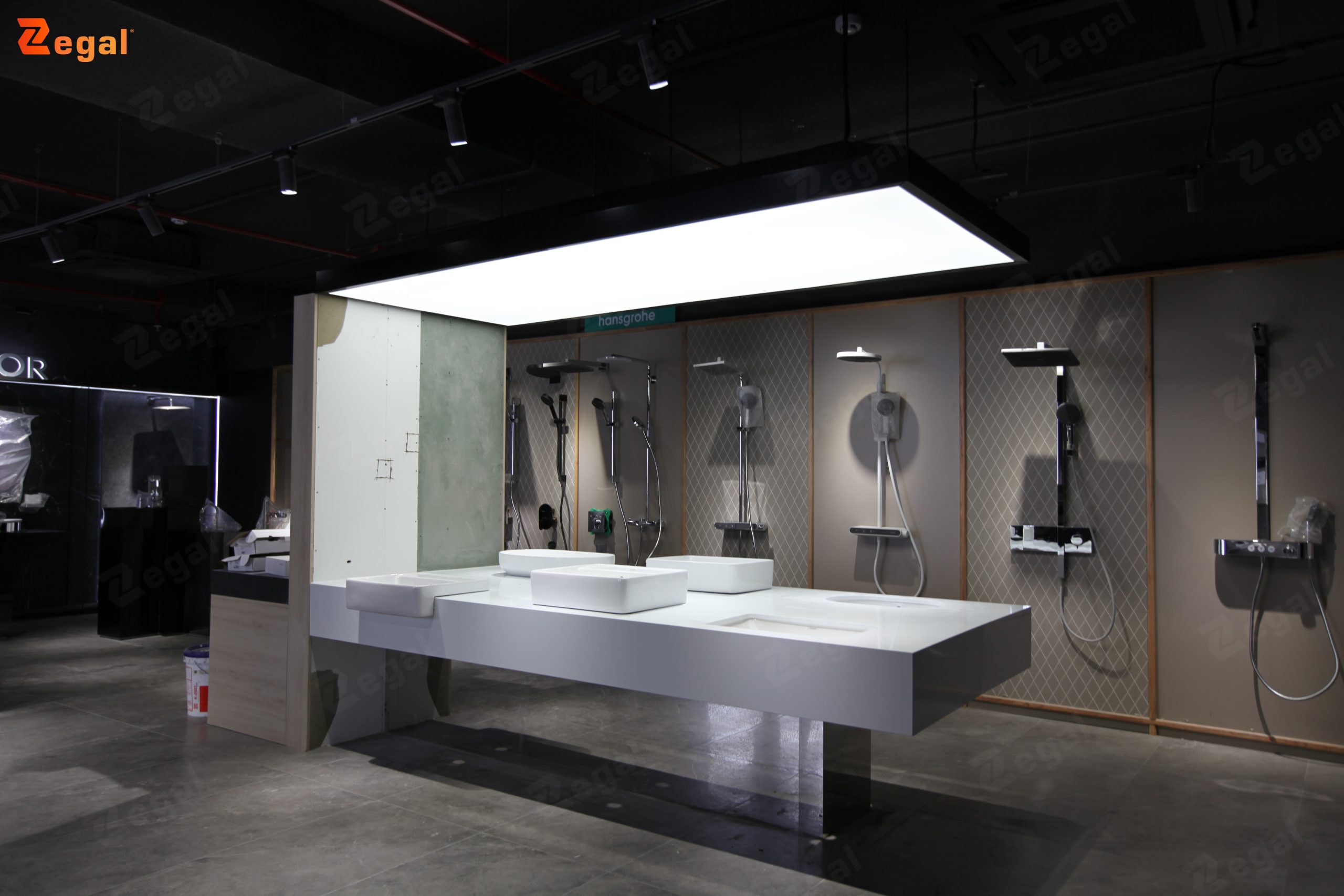 The stretch ceiling creates a uniform light source for the bathroom fixture display area.