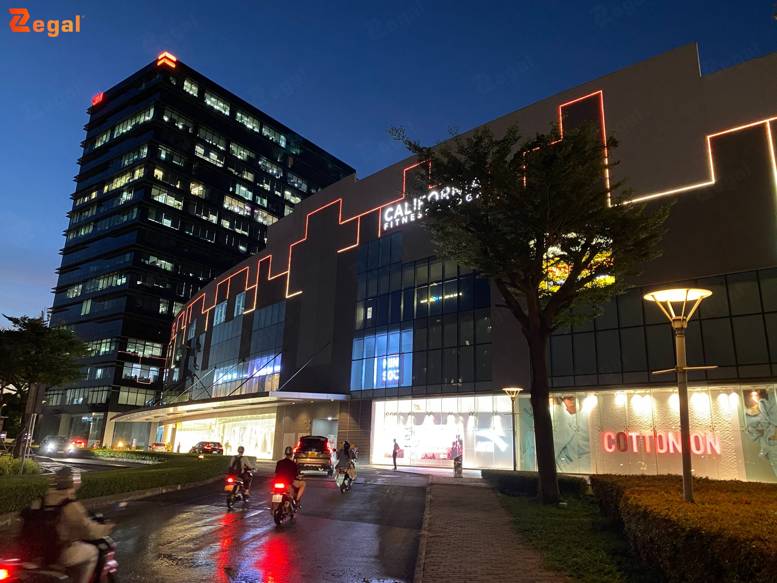 The Vivo City facade project was executed by Zegal.