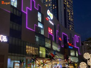 Giải pháp facade mặt dựng hiện đại được ứng dụng cho các công trình thương mại.