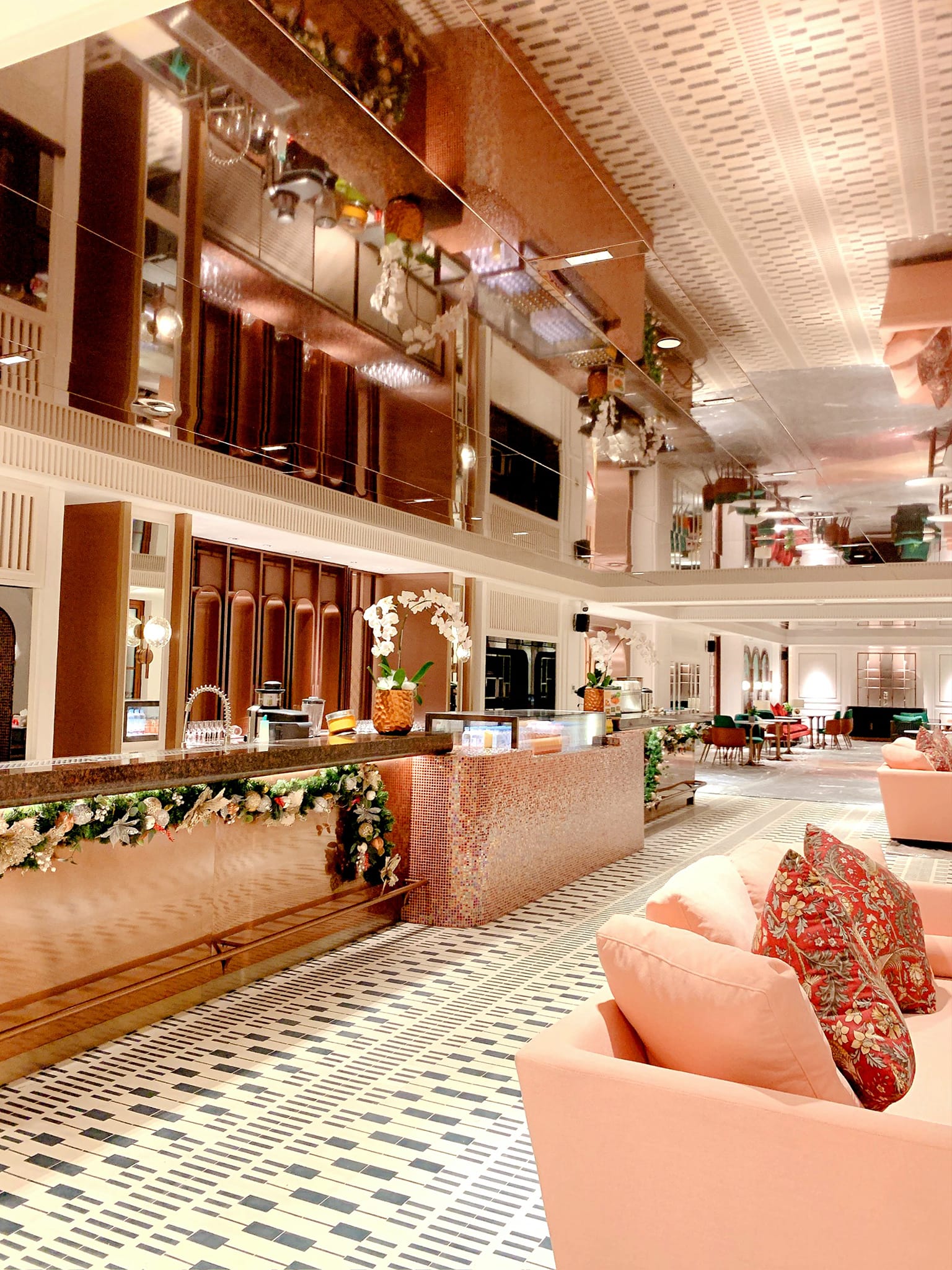 Mirrored ceilings create a reflective effect, contributing to the distinctive atmosphere of F&B spaces.