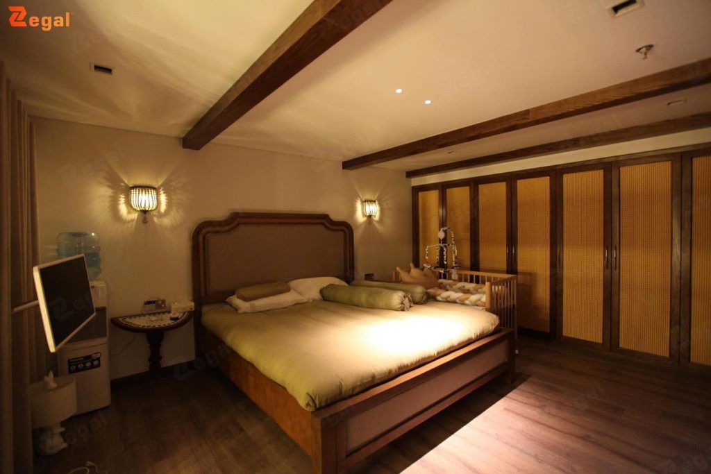 Không gian smarthome phòng ngủ tích hợp ánh sáng, rèm và điều hòa thông minh, tạo môi trường nghỉ ngơi tiện nghi.