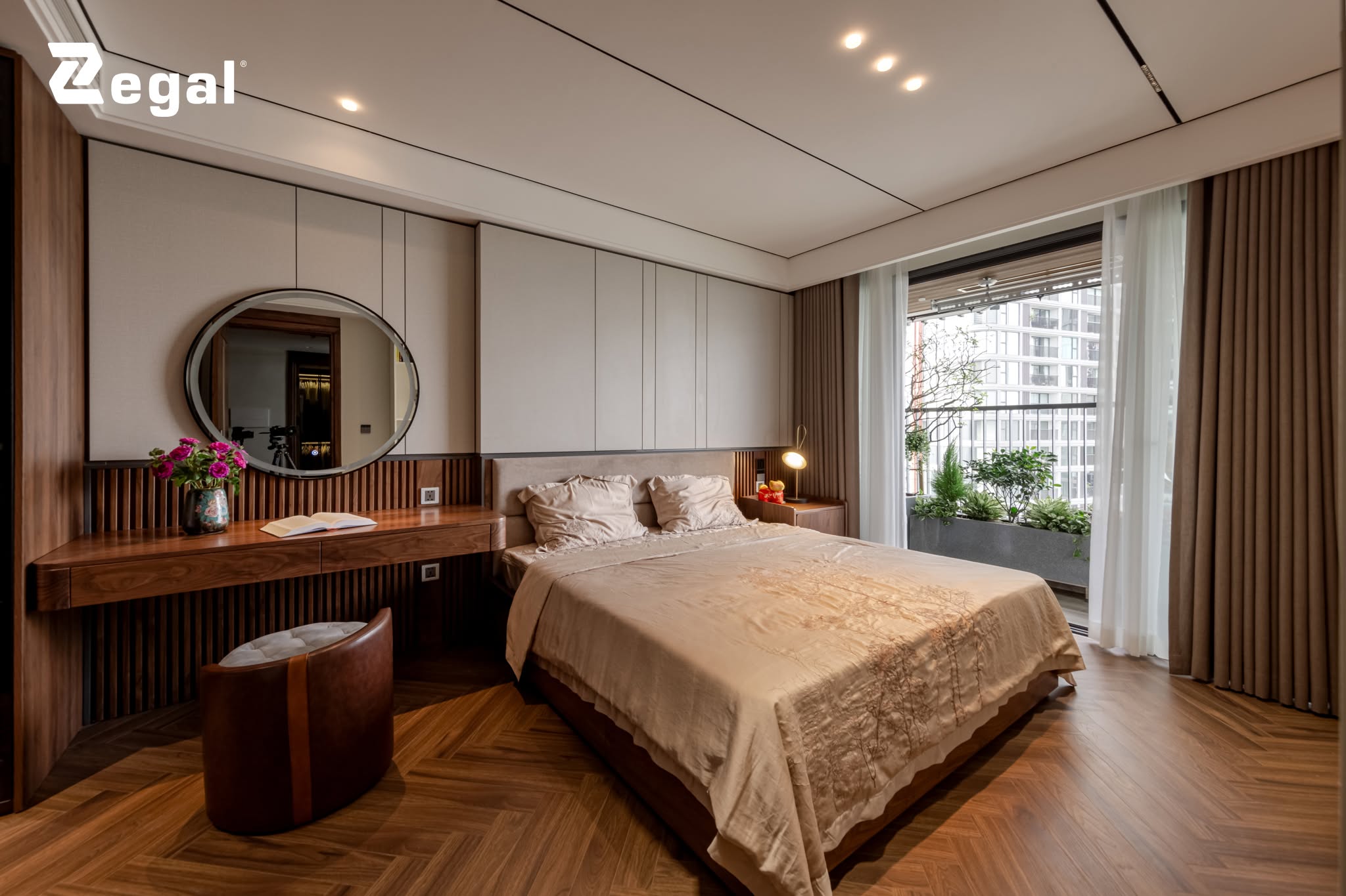 The wake-up scenario combines lighting and automated curtains to create a convenient morning environment.