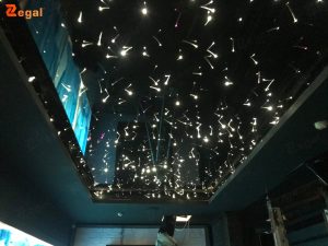 Thiết kế trần sao giúp không gian nội thất tăng chiều sâu và tính thẩm mỹ. 