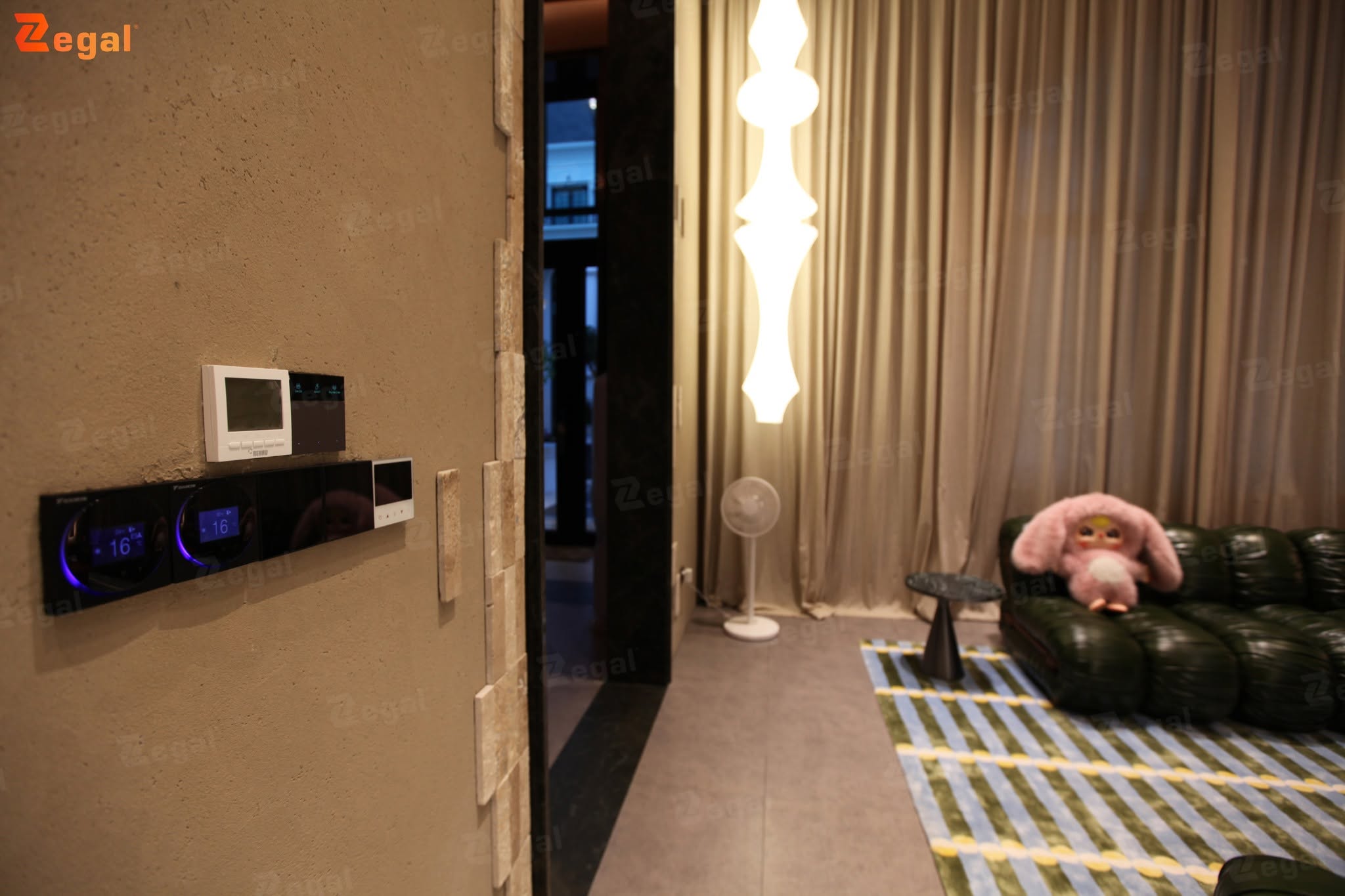 The smart lighting control system highlights the architectural lines of the house.