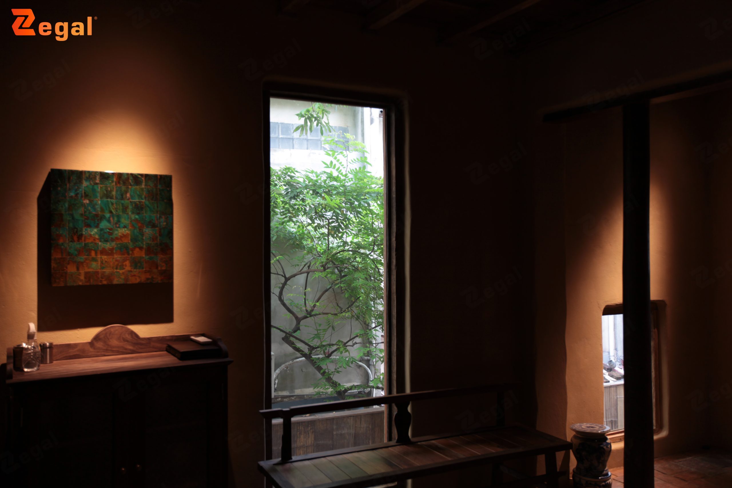 The LTECH system supports lighting and air conditioning control in the restaurant.
